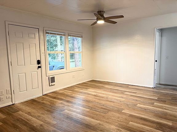 5th image of 5004 190th St SW #B