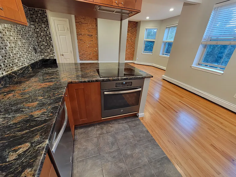 390 Riverway #16 — Photo 6