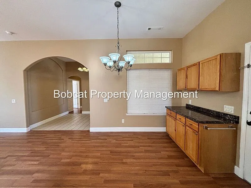 3 bed, 2.0 bath, 1710 sqft, $2,710 — Photo 4