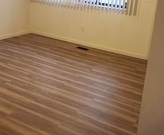 5th image of 1656 Beatrice St