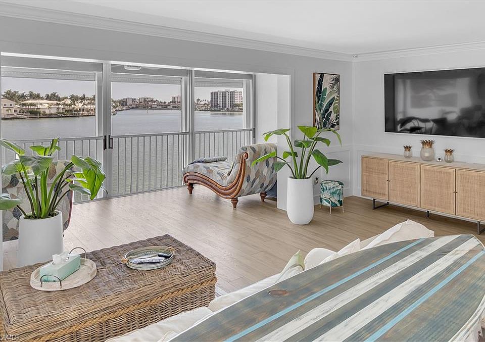 1st image of 322 Harbour DR #304D