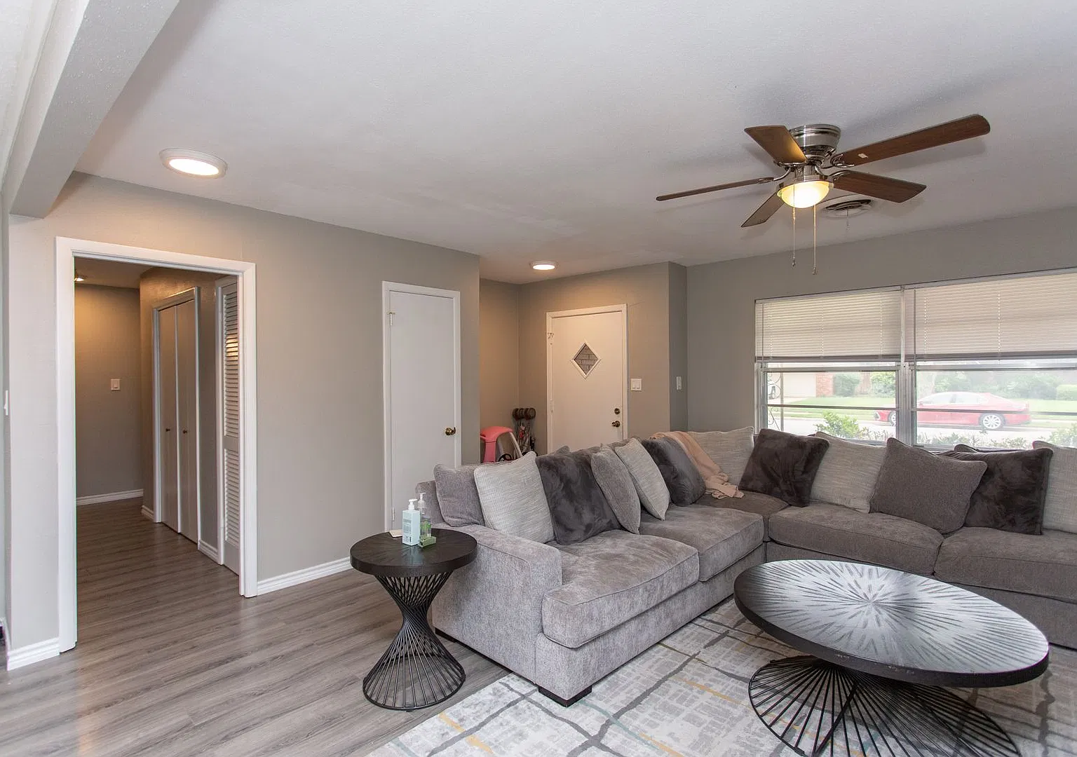 Beautiful 3 bedroom 2 bath Fountain Park Home — Photo 4