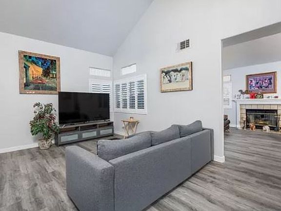 3rd image of 398 Aaron Cir