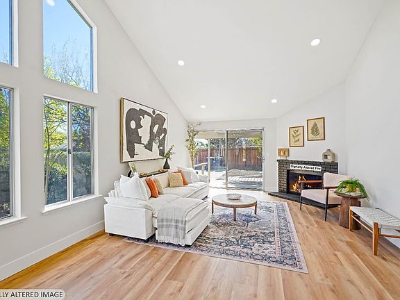 3rd image of 5001 Lakeview Circle