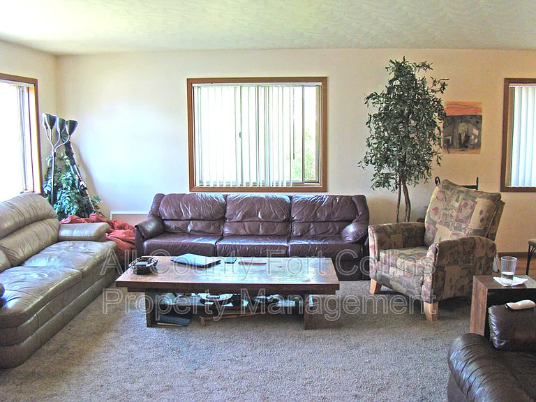 1208 Baker St — Photo 2