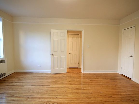 4th image of 8836 Elmhurst Ave APT 3h