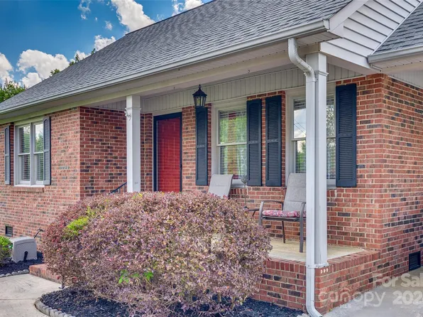 2084 Country Club Dr, Lancaster, SC 29720