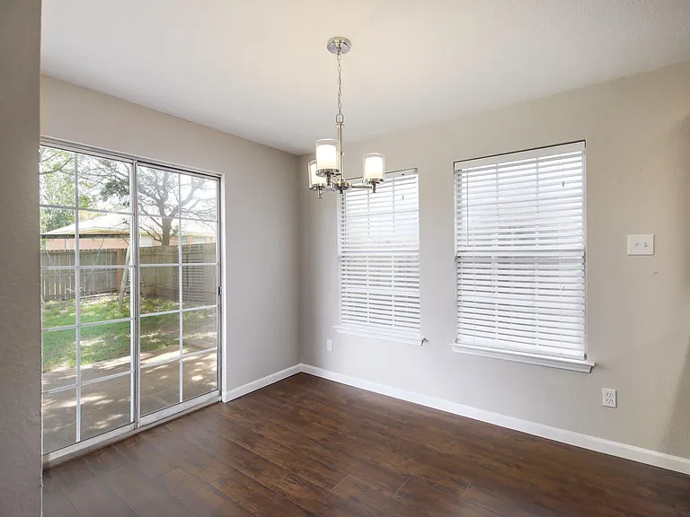1806 Oakmont Ln — Photo 9