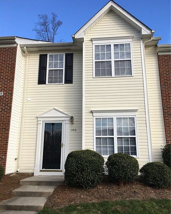 1st image of 140 Queensberry Ct