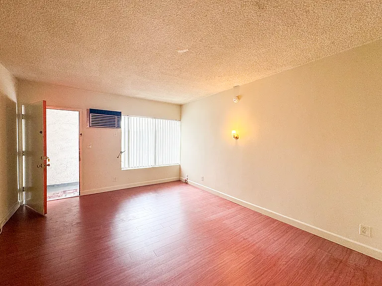 4641 La Mirada Ave #14 — Photo 10