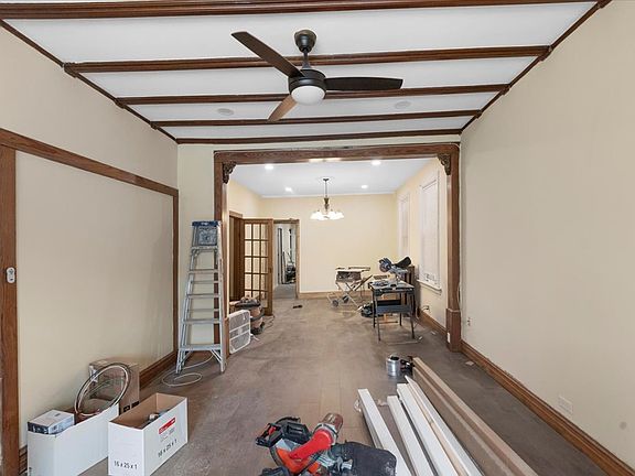 5th image of 1654 W Melrose St #1