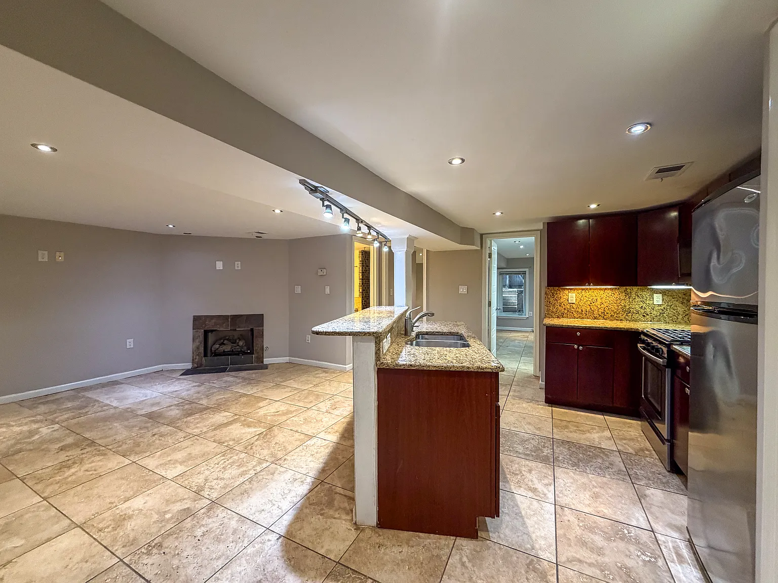2 bed, 800 sqft, $2,195 — Photo 3