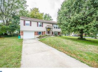 101 London Ln, Mount Laurel, NJ 08054