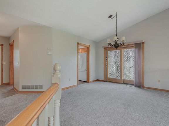 5th image of 11984 Kenyon St NE