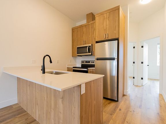 2nd image of 8080 N Willamette Blvd #303