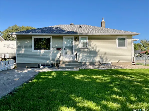 1240 10th Avenue E, Regina, SK S4T 4P9