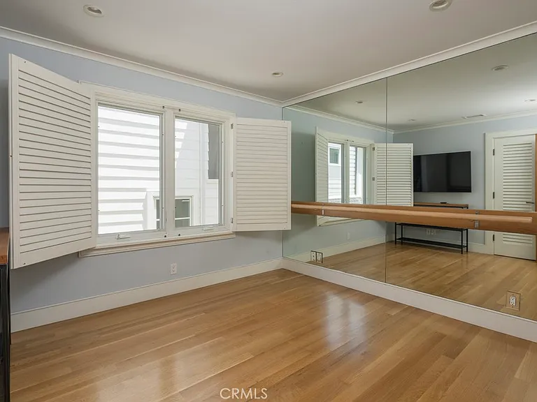 512 Avocado Ave — Photo 13
