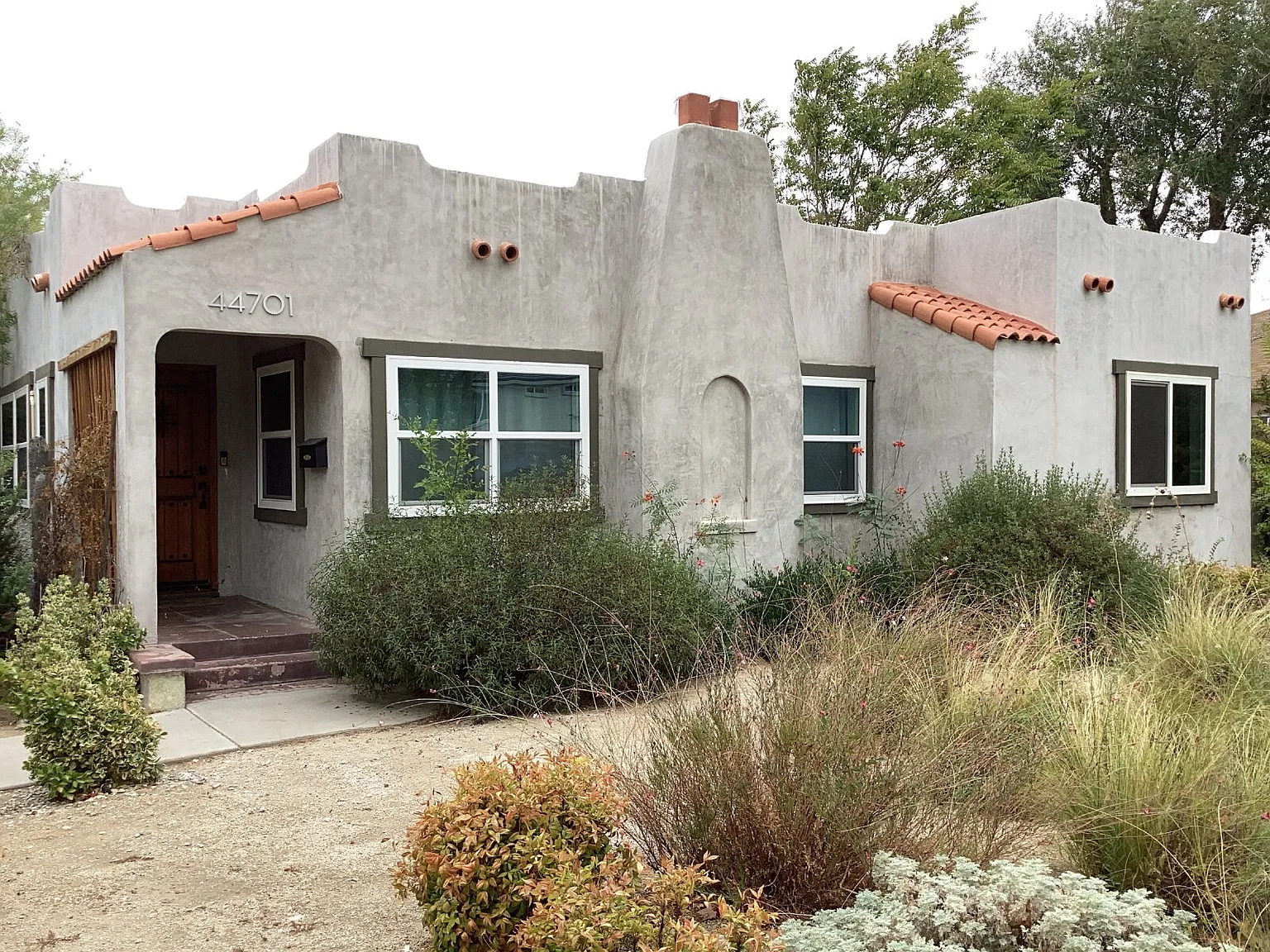4 bed, 2.0 bath, 1921 sqft, $2,600 — Photo 1