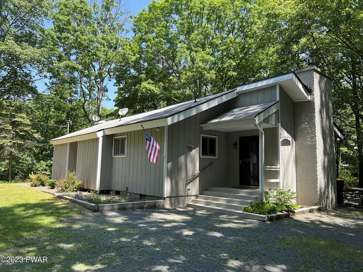317 Maple Ridge Dr photo 1