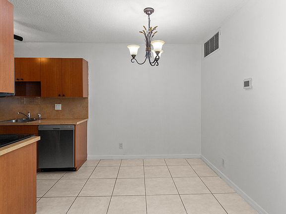 4th image of 4140 Woodside Dr APT 105