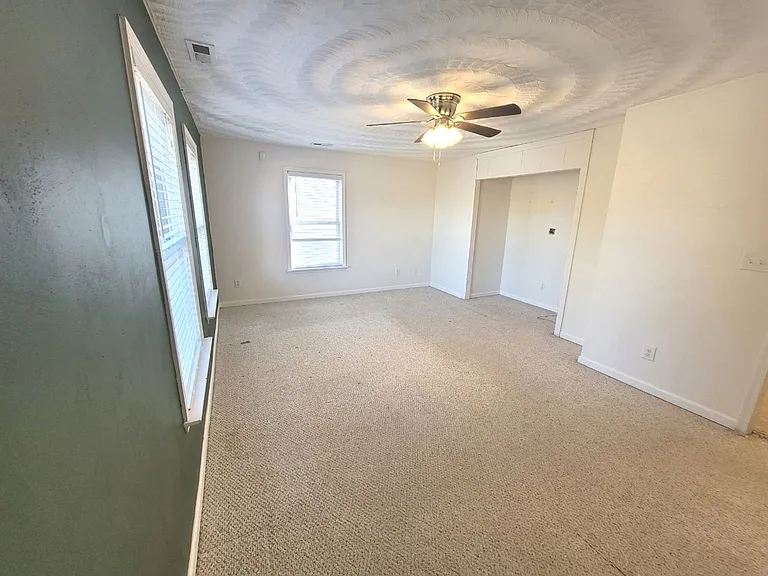 608 W 34th St — Photo 23