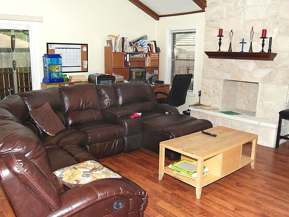3rd image of 3702 Old Oaks Dr