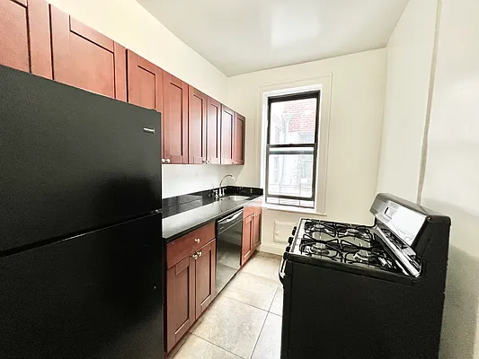 Rented by A&E Real Estate Management | media 14