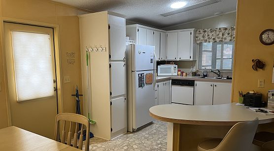 5th image of 2123 Friendship Dr