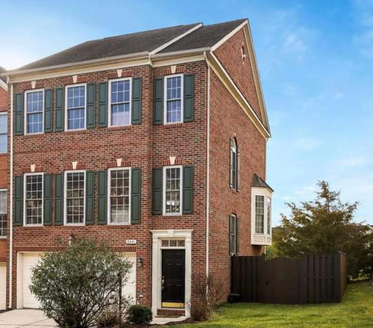 3 bed, 2074 sqft, $3,699 — Photo 2
