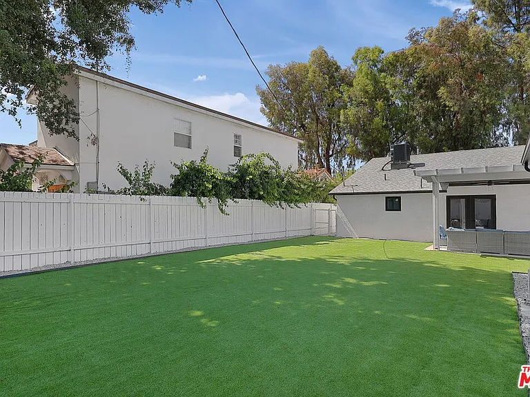 22054 Avenue San Luis — Photo 19