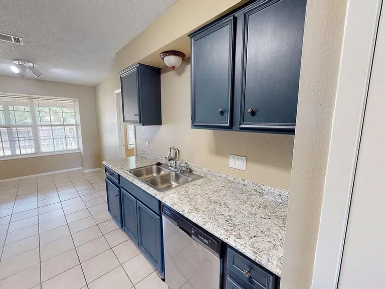 10504 Wendts Way — Photo 2