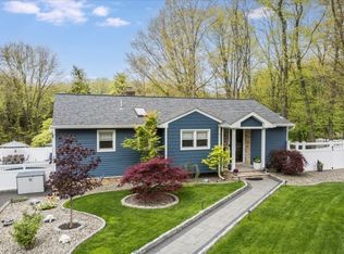 30 Foxcroft Rd, Denville, NJ 07834