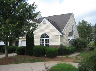 12 Pickwick Pl, Greensboro, NC 27407