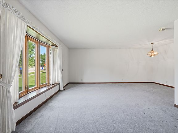 5th image of 3904 Sally Dr NE