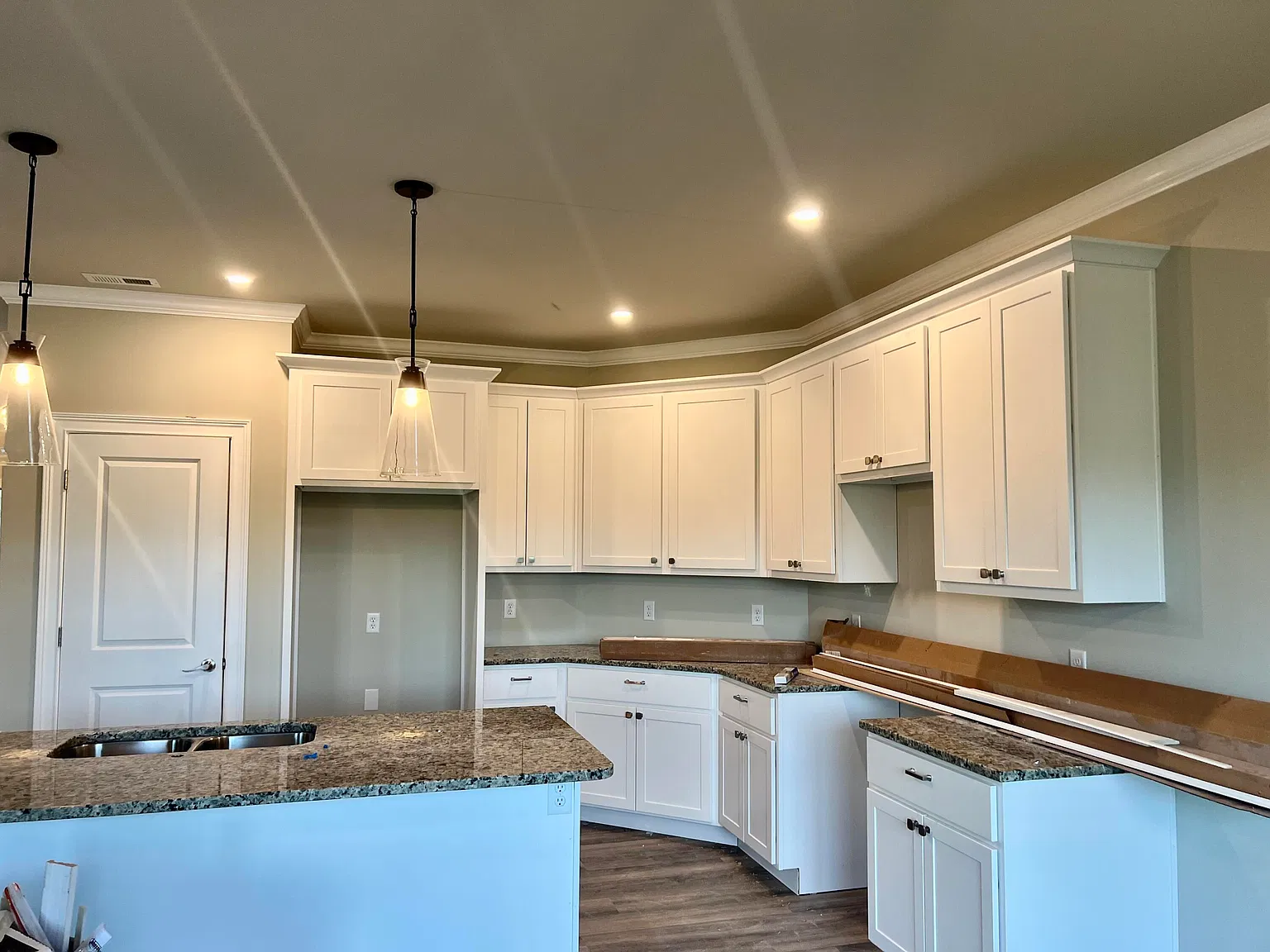 4 bed, 2.0 bath, 2310 sqft, $2,850 — Photo 3