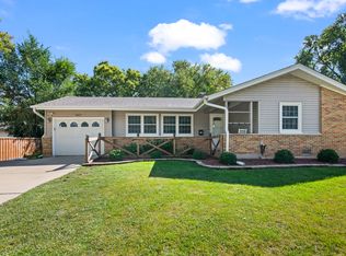 685 Maple Ct, Elk Grove Village, IL 60007