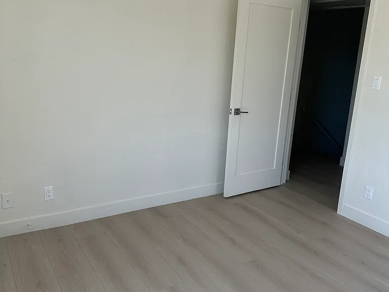 215 Sinclair Ave #215 — Photo 11