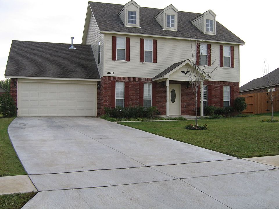 Front view of home.