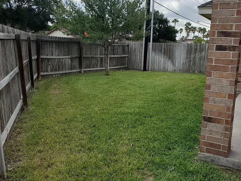 2124 Treasure Oaks Dr — Photo 14