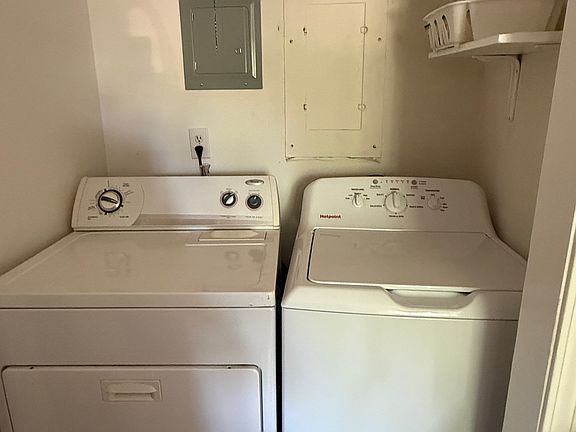 5th image of 509 1/2 Walnut St