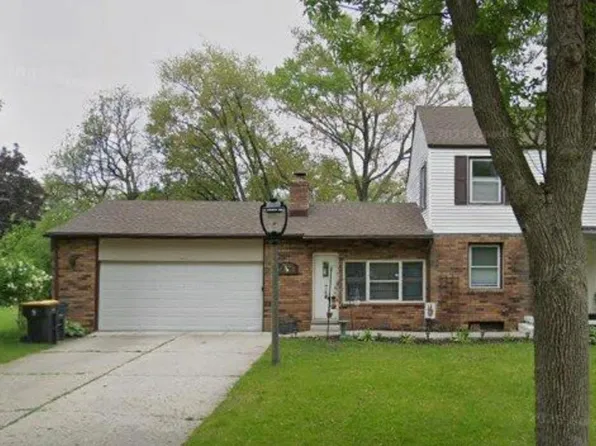 4425 N 105th St, Wauwatosa, WI 53225