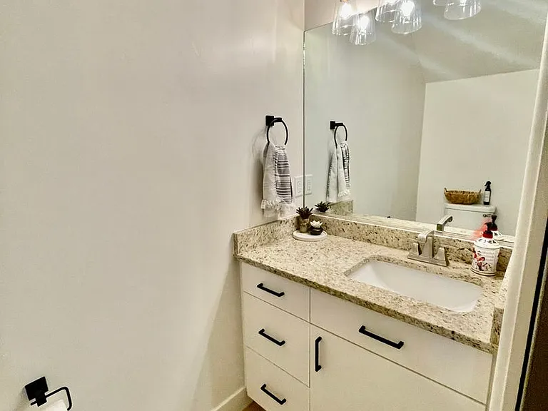 687 S Guy Ln #5 — Photo 9