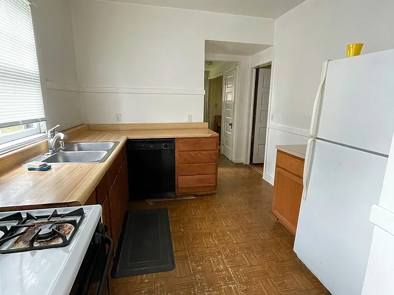 1011 Vaughn St — Photo 8