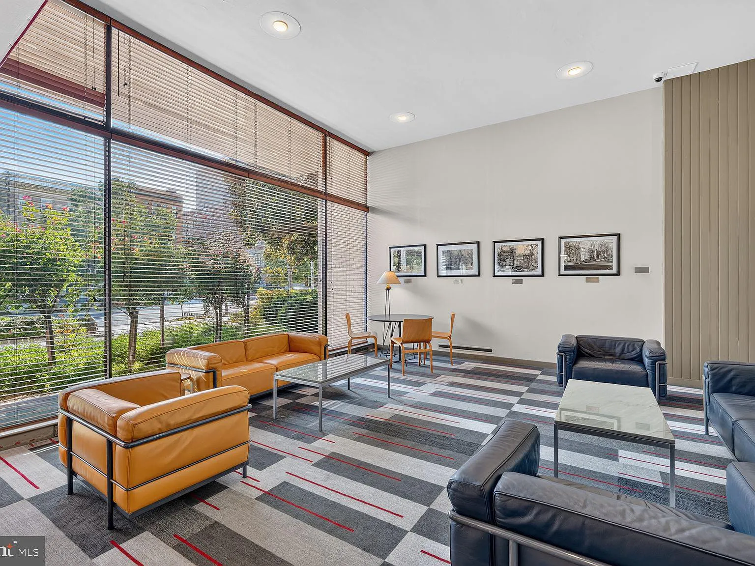 Boston House — Photo 2