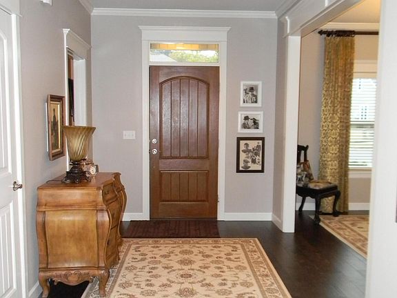 2nd image of 809 Lindsey Ln
