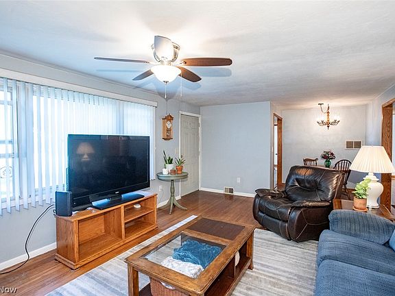 3rd image of 10191 Dupont Dr