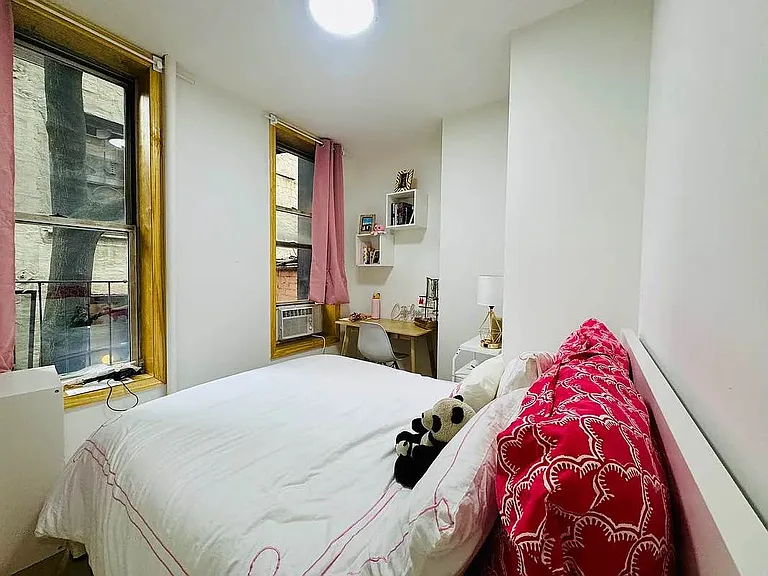13 Saint Marks Pl #3R — Photo 3