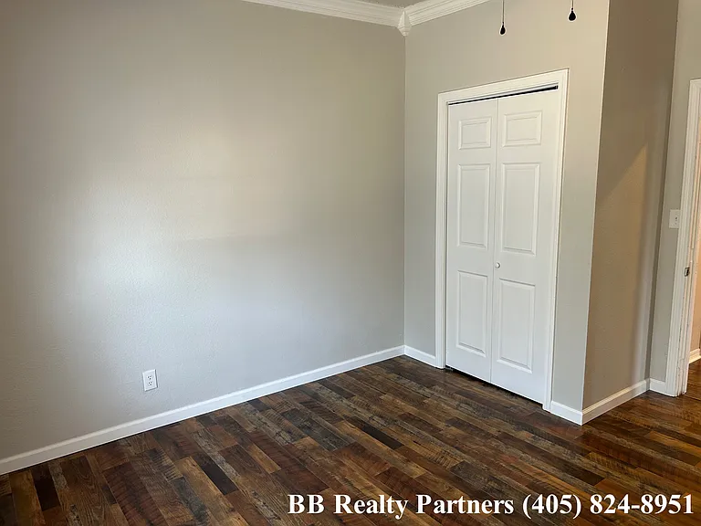 10 S Yorktown Ave — Photo 19