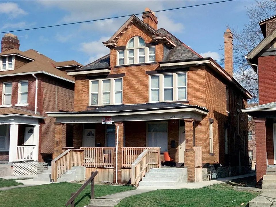 1624 Summit