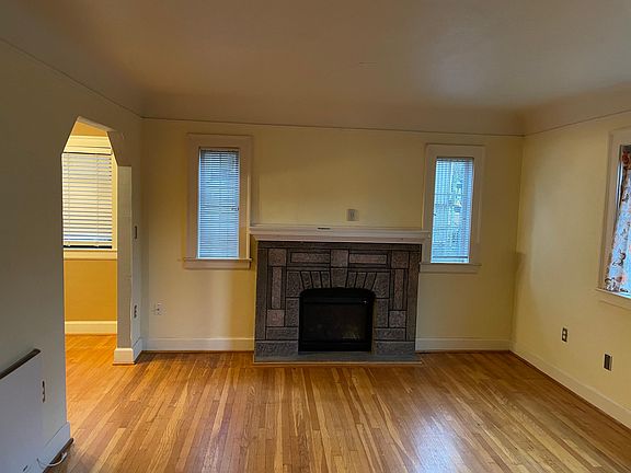Living room with gas fireplace